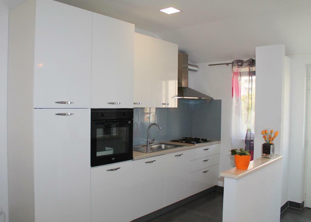 Malo Misto Apartamento Dugi Rat Exterior foto